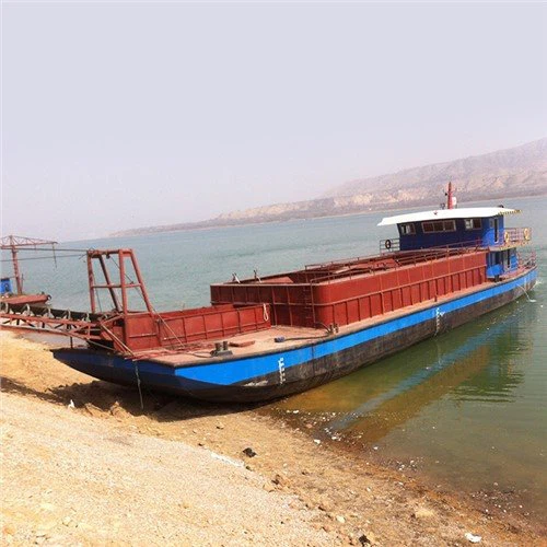 O'z-o'zidan harakatlanadigan o'z-o'zidan tushiradigan qum va tosh tashuvchi sayoz suv o'tkazgich barjasi